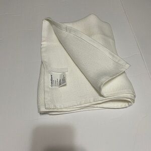 Crate and barrel pique dish towel white hanging tab 20X30
